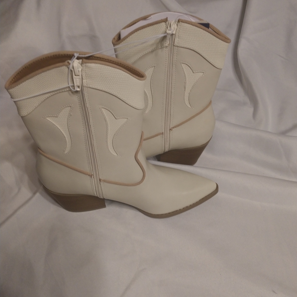 Universal Thread Cream Western Heeled Boot - Picture 9 of 9